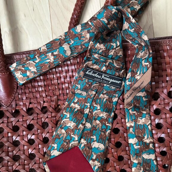 Salvatore Ferragamo Silk Tie – Whippet/Greyhound Print, Made in Italy - Picture 2 of 8